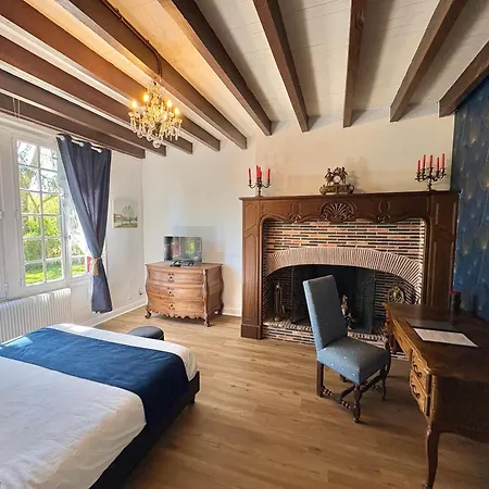 Domaine Du Cheval D Argent Bed & Breakfast Saiguede